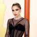 El gesto de Lady Gaga con un fotógrafo que se cayó en los Premios Oscar