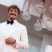 La razón por la cual Pedro Pascal coloca una de sus manos en el pecho