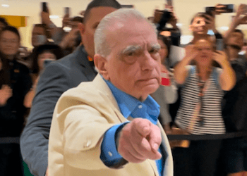 Scorsese nos reaccionó en vivo a una remera con su cara
