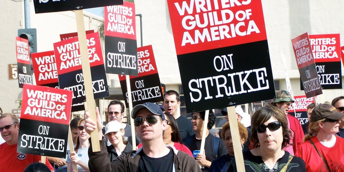 Los guionistas de Hollywood entraron en huelga y se paralizaron las producciones