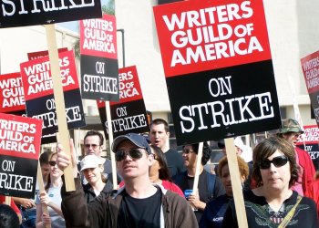 Los guionistas de Hollywood entraron en huelga y se paralizaron las producciones