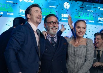 El tráiler de Pain Hustlers con Emily Blunt y Chris Evans