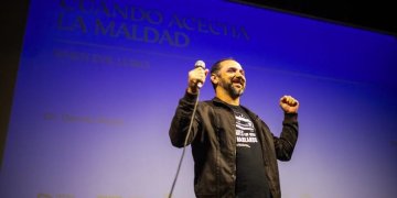 Demián Rugna presentó “Cuando acecha la maldad” en el Festival de cine de Mar del Plata
