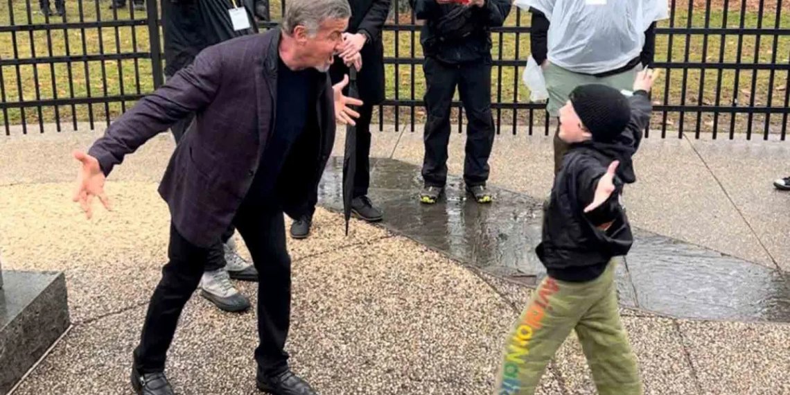 VIDEO: El emotivo encuentro entre Sylvester Stallone y un niño fan de Rocky