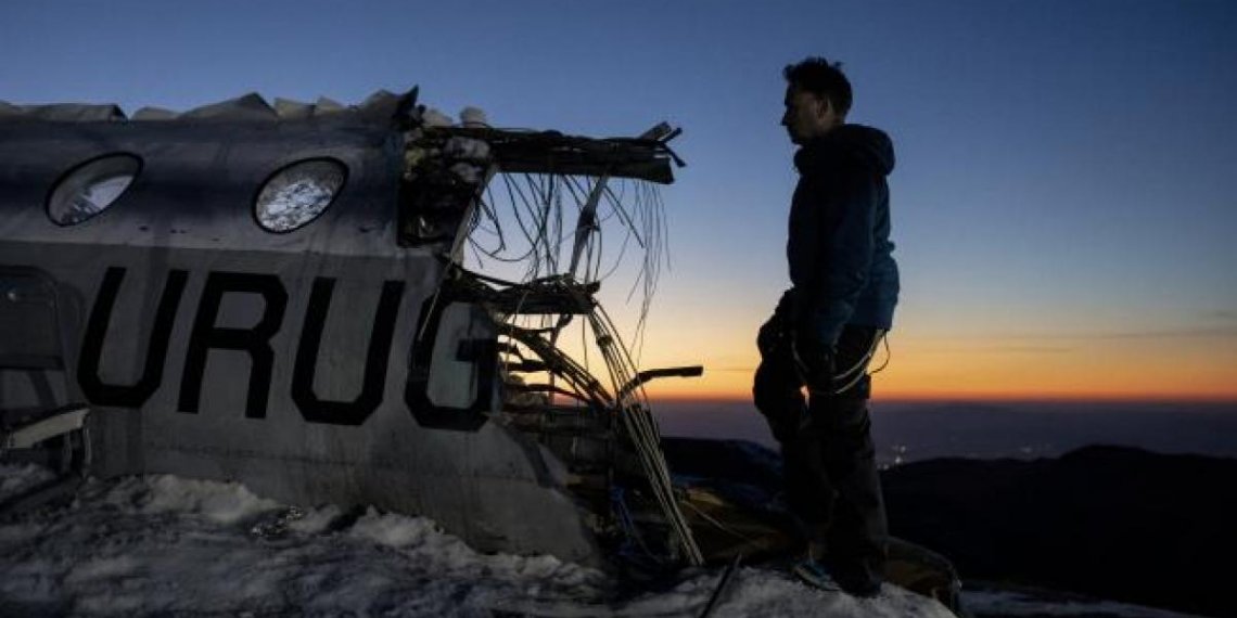 La sociedad de la nieve: El conmovedor mensaje del director tras juntarse con los sobrevivientes