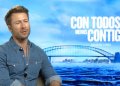 Hablamos con Glen Powell por “Con Todos Menos Contigo”