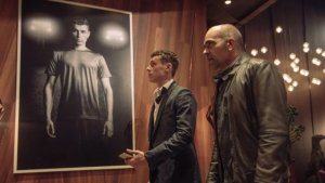 El caso real detrás de “El correo” de Netflix, que involucra a muchos famosos