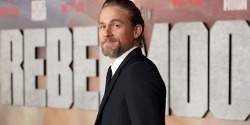 La temporada 3 de Monster tendrá a Charlie Hunnam cómo el asesino serial Ed Gein
