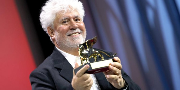 Pedro Almodóvar hace historia en el Festival de Venecia