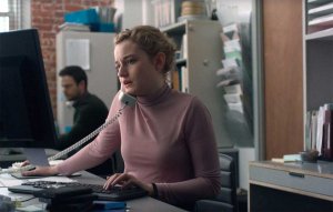 “The Assistant”: Una mirada sobria al abuso de poder en la era del #MeToo, disponible en Prime Video y Max