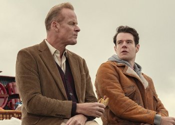 Se casó Connor Swindells, actor de Sex Education y su “padre” ofició la boda