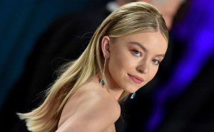 ¿Es ella? Sydney Sweeney luce irreconocible en su nueva pelicula