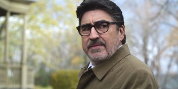 Alfred Molina recordó entre lágrimas la desaprobación de su padre hacia su carrera de actor