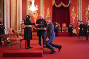 ¡Ahora es Sir! Christopher Nolan recibió el título de Caballero