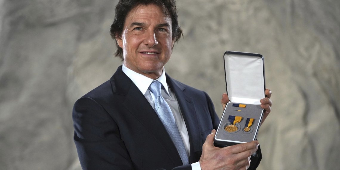 La Marina de EEUU honró a Tom Cruise por su impacto con Top Gun
