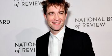 Ni “El Faro”, ni “Mickey 17”, ni “The Batman”, la película mejor rankeada de Robert Pattinson