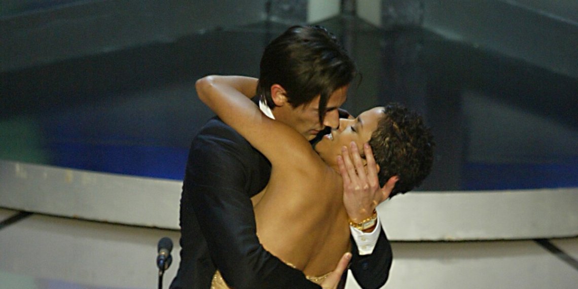 Premios Oscars 2025: Adrien Brody y Halle Berry revivieron un histórico beso