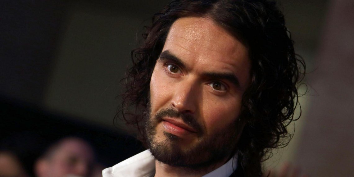 Russell Brand fue acusado de violación y agresión sexual en Inglaterra