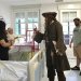 Johnny Depp sorprendió a niños en un hospital vestido como Jack Sparrow