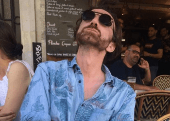 Tragedia en “Emily in Paris”: falleció un asistente de dirección en el rodaje de la serie