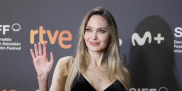 La emoción de Angelina Jolie al recordar a su madre en San Sebastián