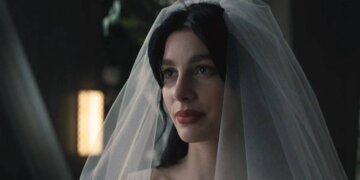 Camila Morrone sorprende en la nueva serie de terror de Netflix