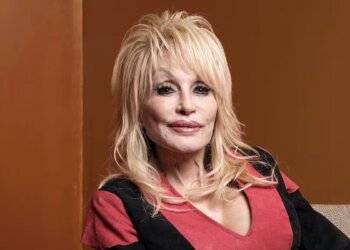 Murió Dolly Parton a los 80 años: la historia de la estrella que también conquistó Hollywood.