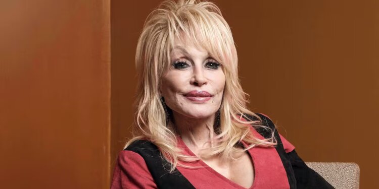Murió Dolly Parton a los 80 años: la historia de la estrella que también conquistó Hollywood.