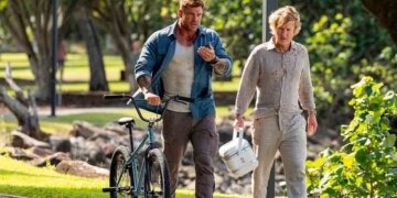 Reseña de “Entrega al límite”: Alan Ritchson y Owen Wilson forman una gran dupla que sabe dar lecciones y no solo a los golpes