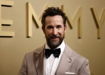Noah Wyle fue elegido como el hombre más sexy del mundo en 2026